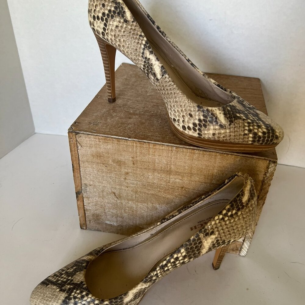 Women`s Heels - Picture 4 of 5